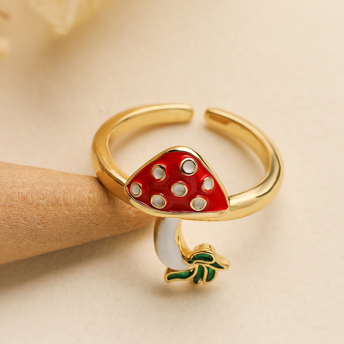 Anillo minimalista de cobre con forma de hongo, baño de oro de 18K y esmalte, para mujer
