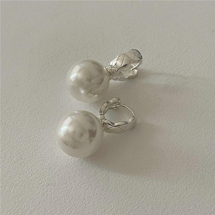 Sweet Freshwater Pearl Drop Earrings in 925 Sterling Silver with Rhombus Pattern