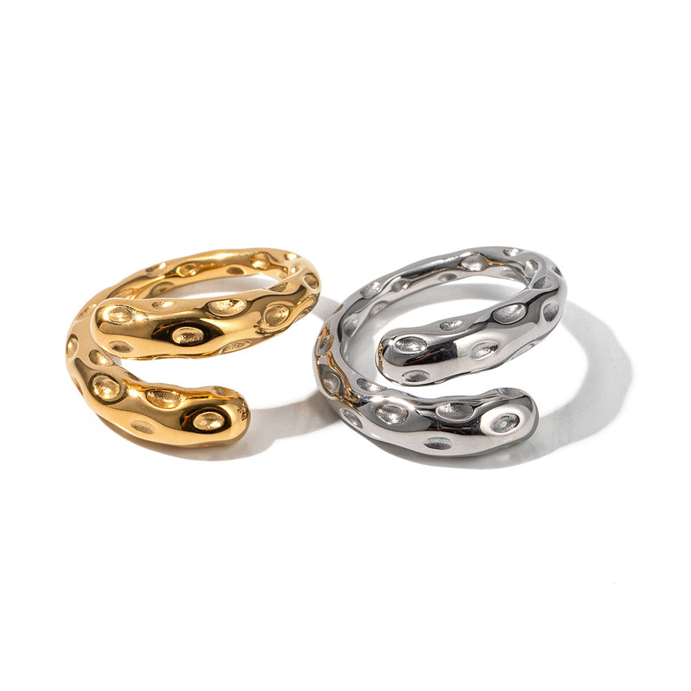 Anello Vintage da Donna Francese con Texture Martellata in Acciaio al Titanio Placcato Oro 18K Design Geometrico