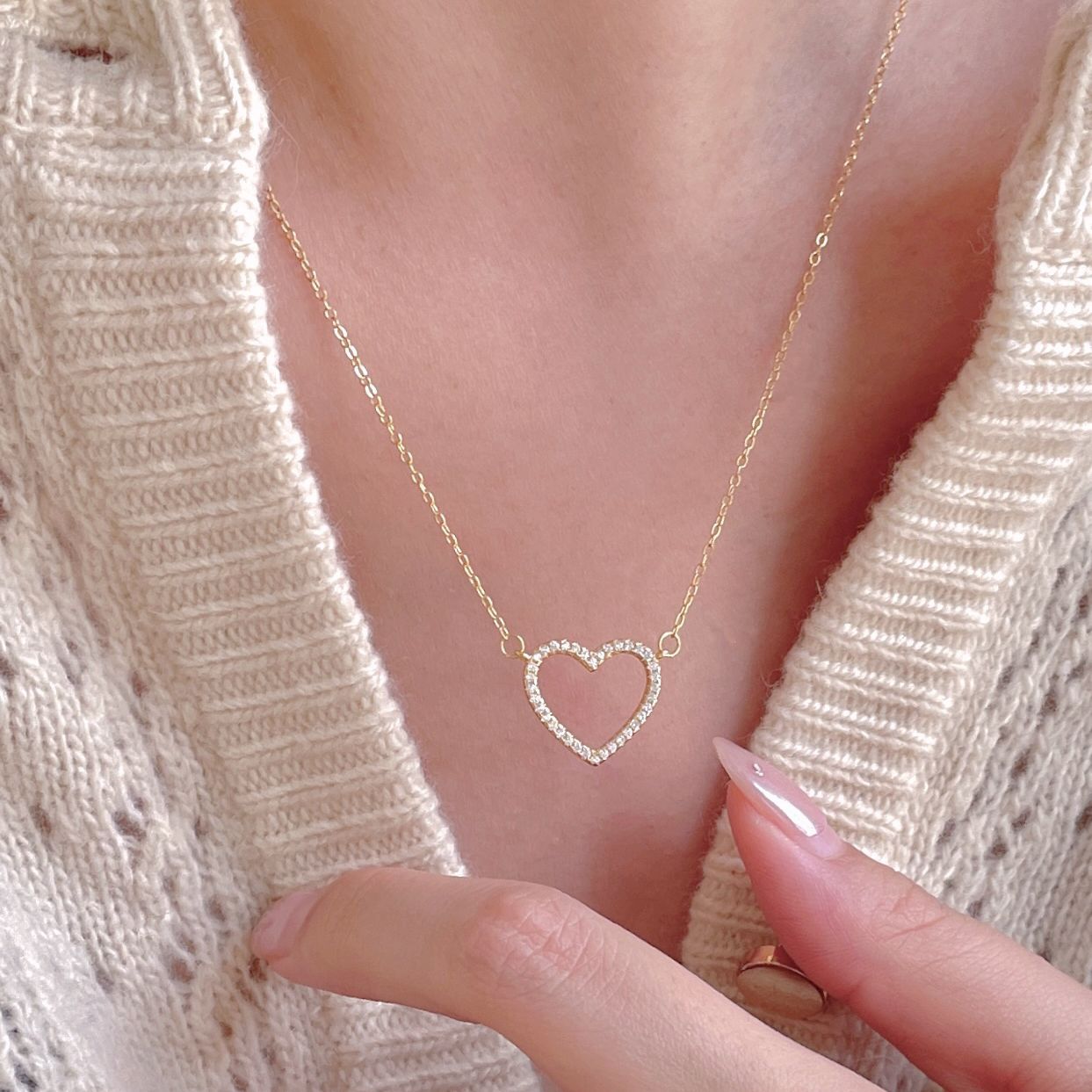 Collana con Ciondolo a Cuore Minimalista in Argento Sterling 925 con Intarsi di Strass e Placcatura in Oro su Catena a Croce