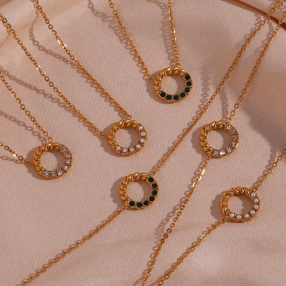 Collana pendente a cerchio ritorto geometrico minimalista in acciaio inossidabile da donna con pendente in acciaio al titanio e finitura galvanica