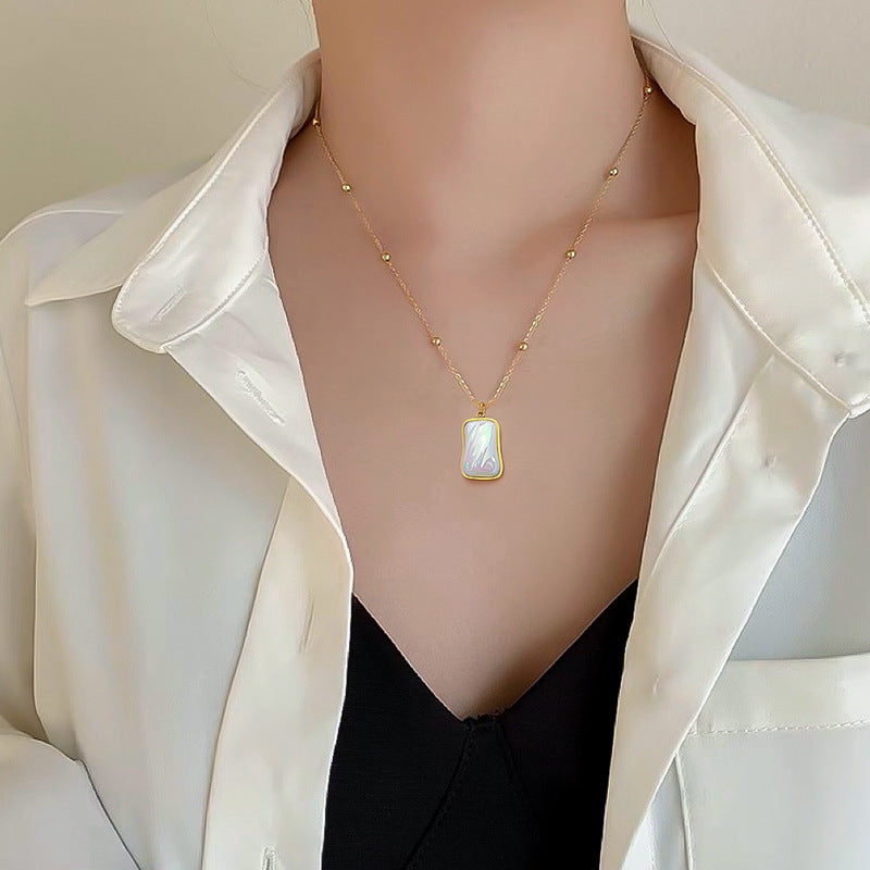 Collana Minimalista in Acciaio al Titanio Geometrico Ispirata alla Sirena con Placcatura in Oro per Donne e Uomini