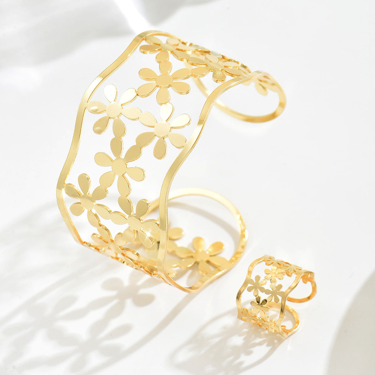 Conjunto de pulsera y anillo minimalista floral de aleación para mujer con acabado galvanizado y diseño geométrico