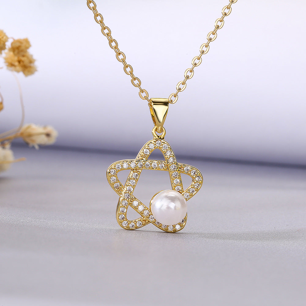 Collana Minimalista con Ciondolo Farfalla e Stella da Donna con Base in Rame Placcata in Oro Vero e Intarsi in Zirconi