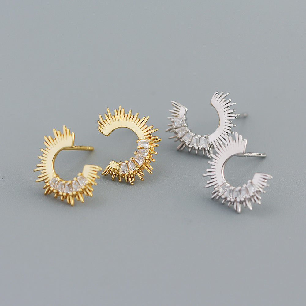 Orecchini a perno a forma di C da donna in argento sterling 925 di lusso, con zirconi cubici microincastonati geometrici