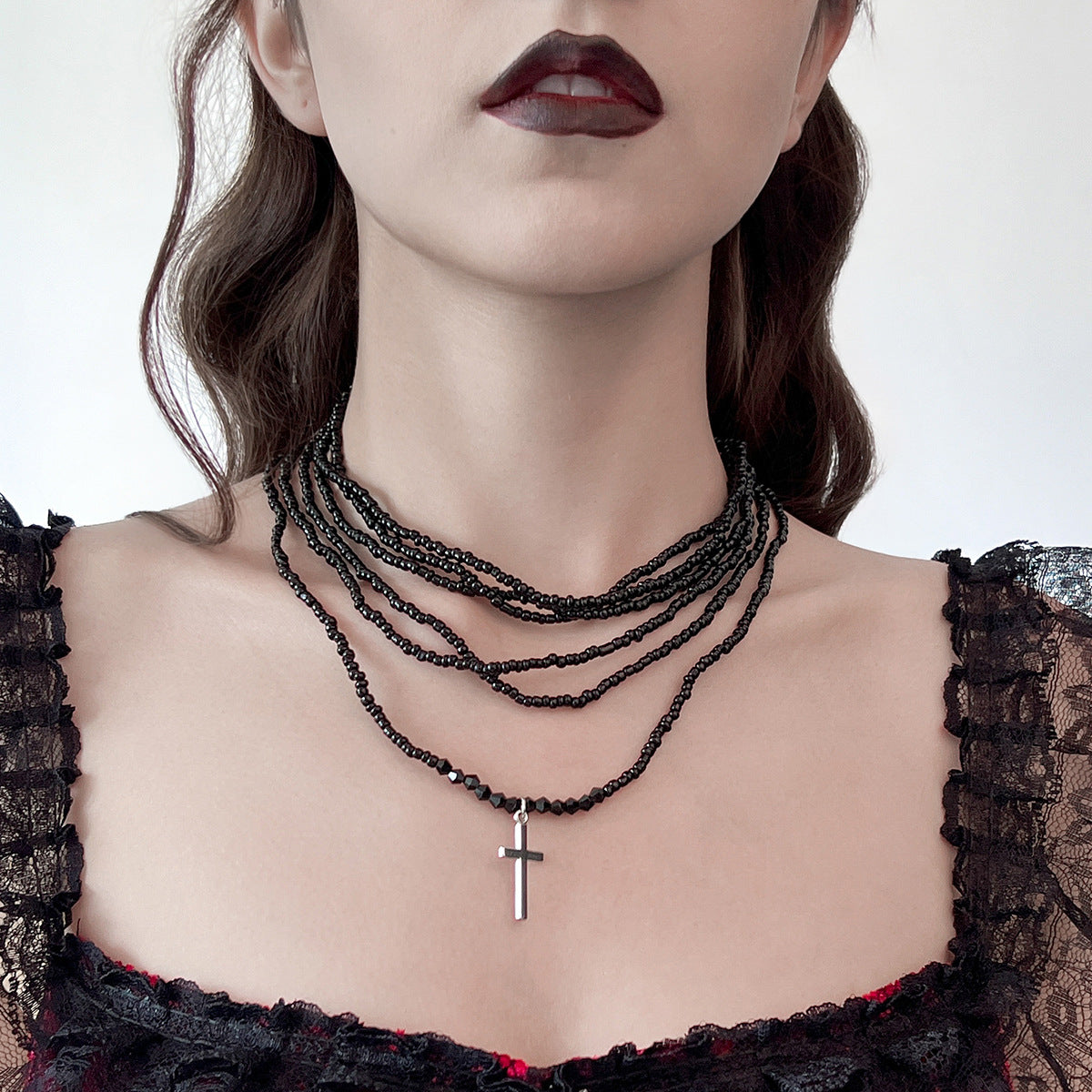 Collana Pendente Gotica Vintage "Edgy" Multistrato con Croce Geometrica da Donna, in Resina Plastica e Lega, con Catena a Sfera