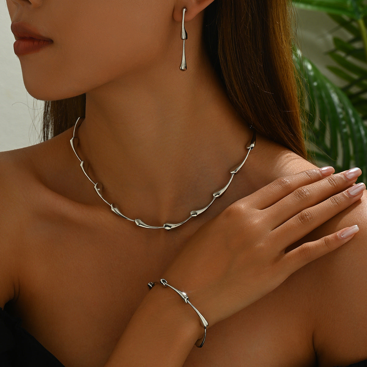 Set Collana Lunga Minimalista con Giunto di Bambù, Orecchini e Bracciale Coordinati da Donna, Gioielli Placcati in Lega