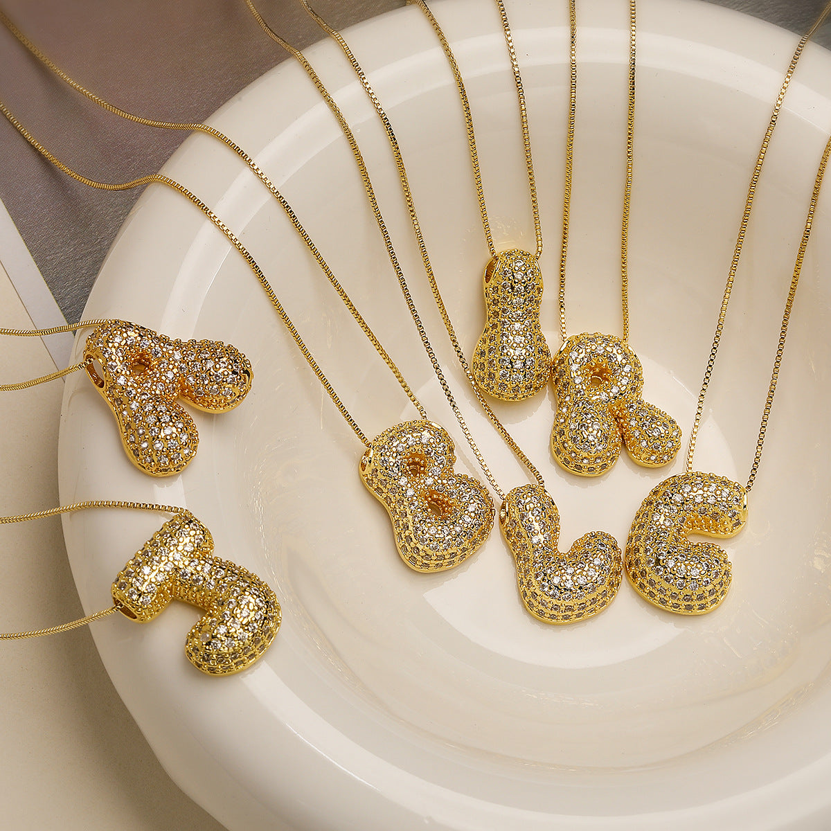 Collana a forma di lettera minimalista in rame placcato oro vero da donna