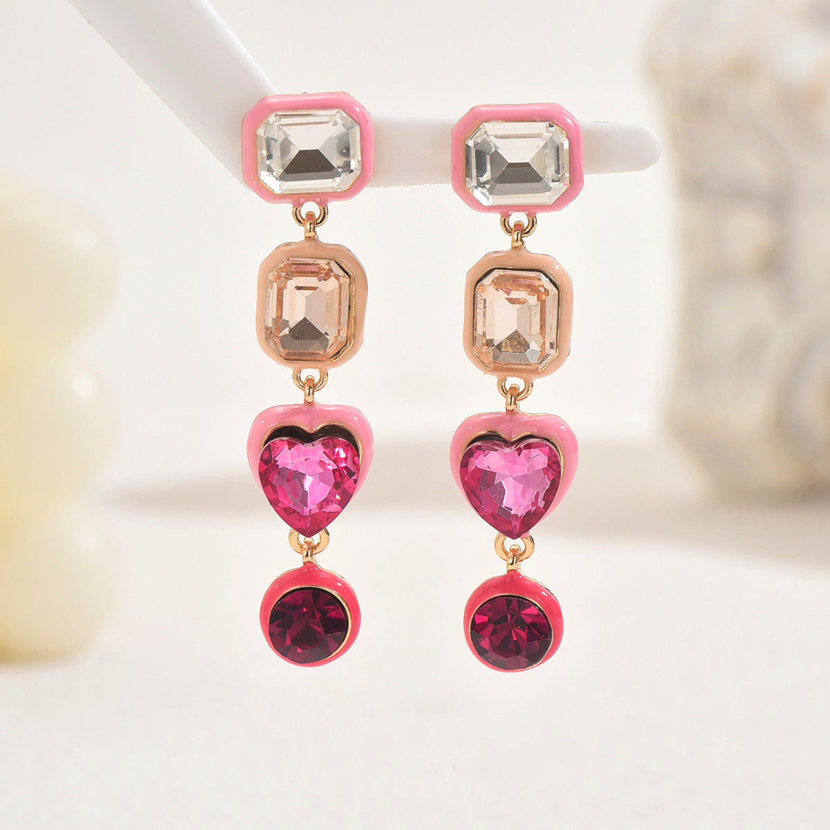 Pendientes minimalistas con forma de corazón de esmalte y circonitas de aleación de zinc con postes de acero inoxidable para mujer