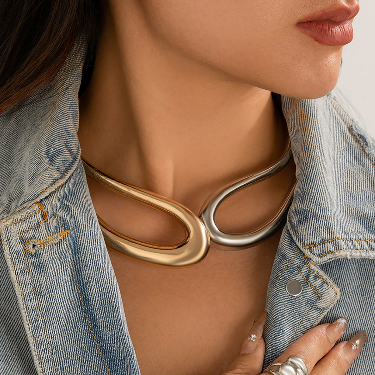 Minimalist Geometric Double-Ring Alloy Choker Necklace for Women with Smooth Polished Finish and Irregular Vintage-Inspired Design
