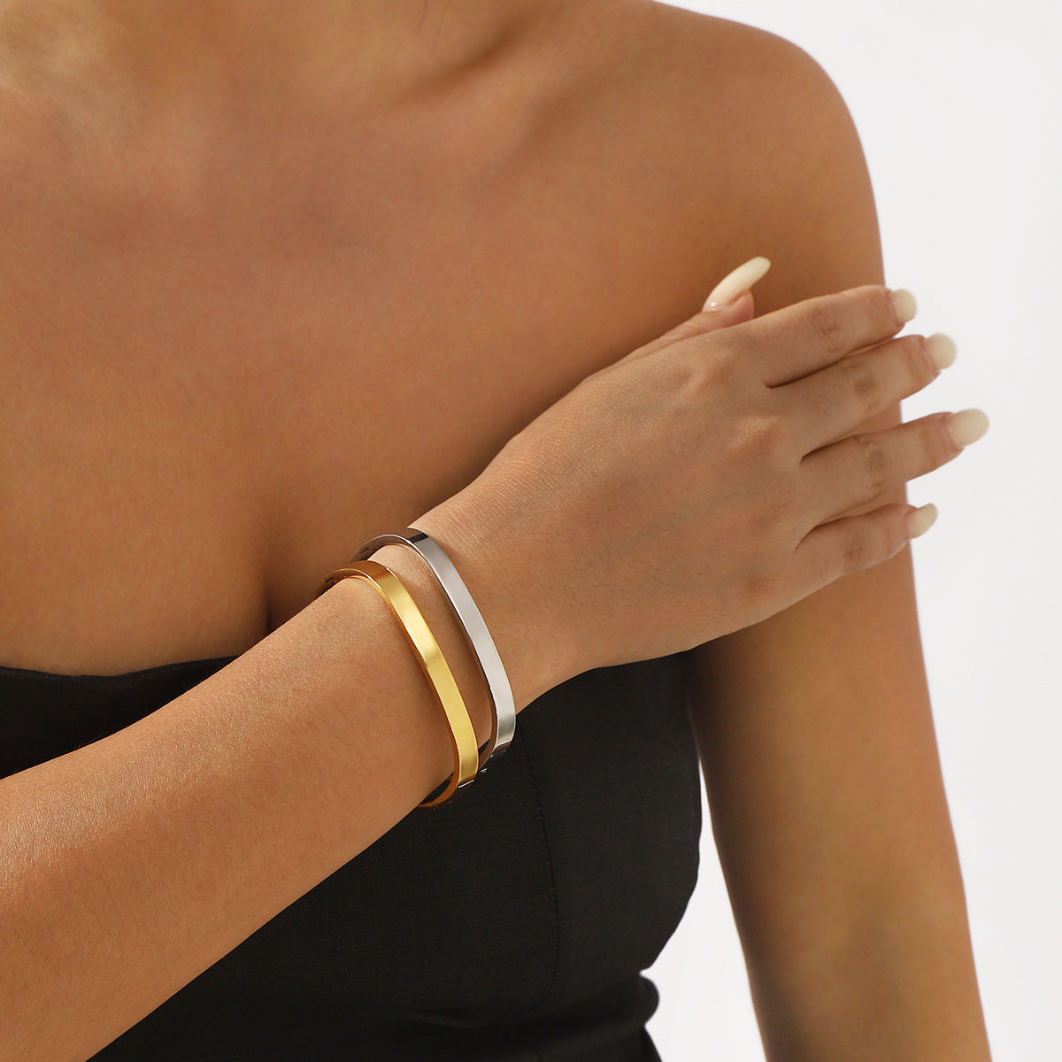 Pulsera de Puño Cuadrada Minimalista de Acero Inoxidable con Acabado Pulido para Mujer