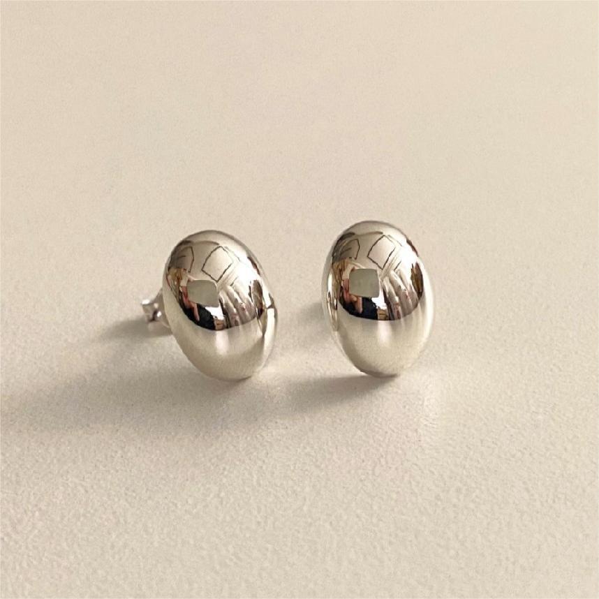 Pendientes minimalistas de corazón ovalado en plata de ley 925 con acabado pulido
