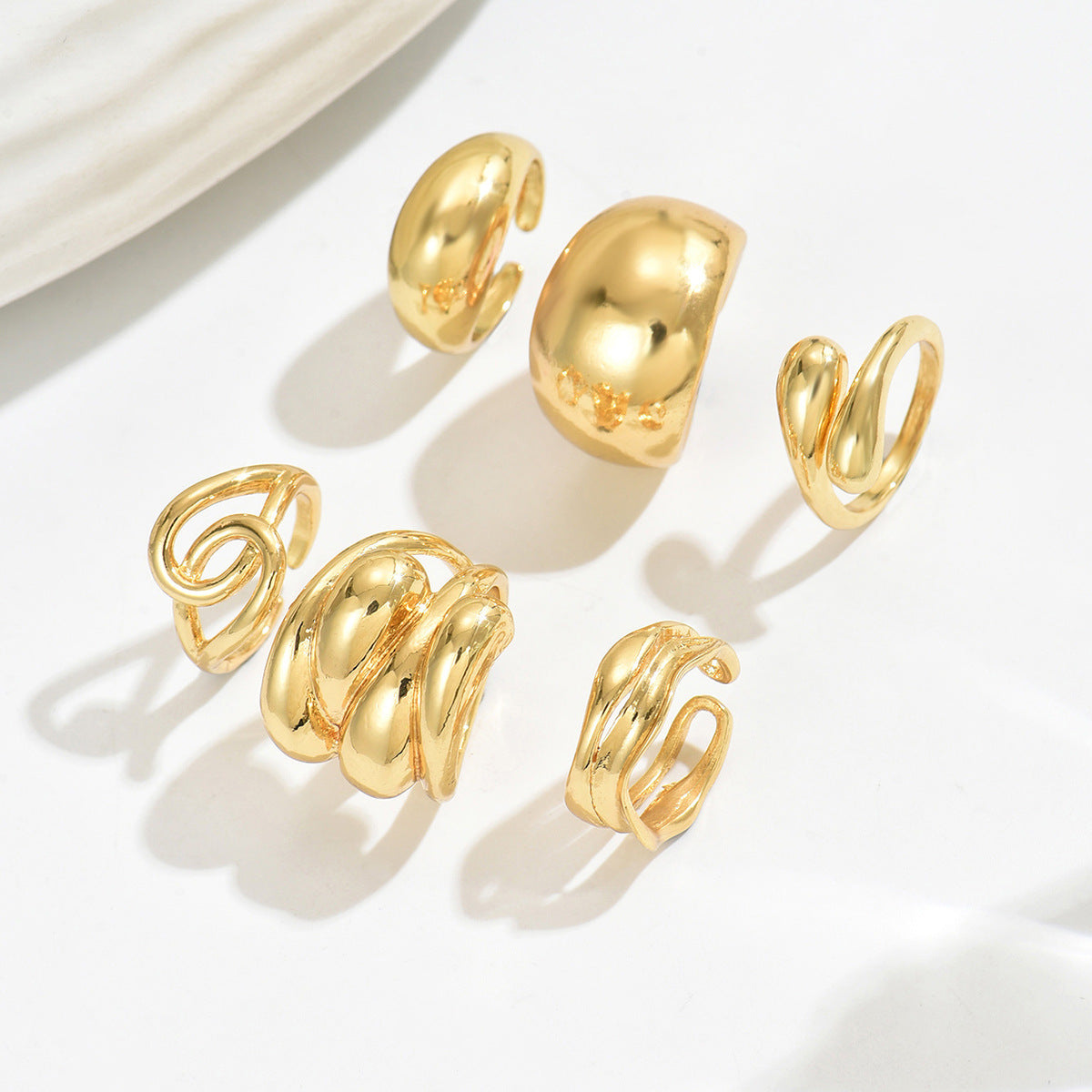Anillo de aleación de zinc geométrico minimalista con acabado chapado y banda abierta ajustable para mujer