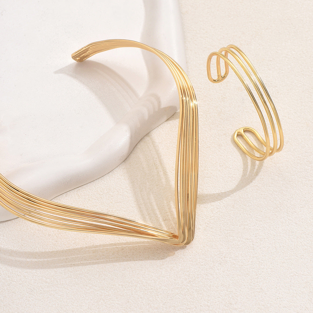 Set di Collana Girocollo e Bracciale Abbinato da Donna in Lega con Pendente Geometrico Stile Punk