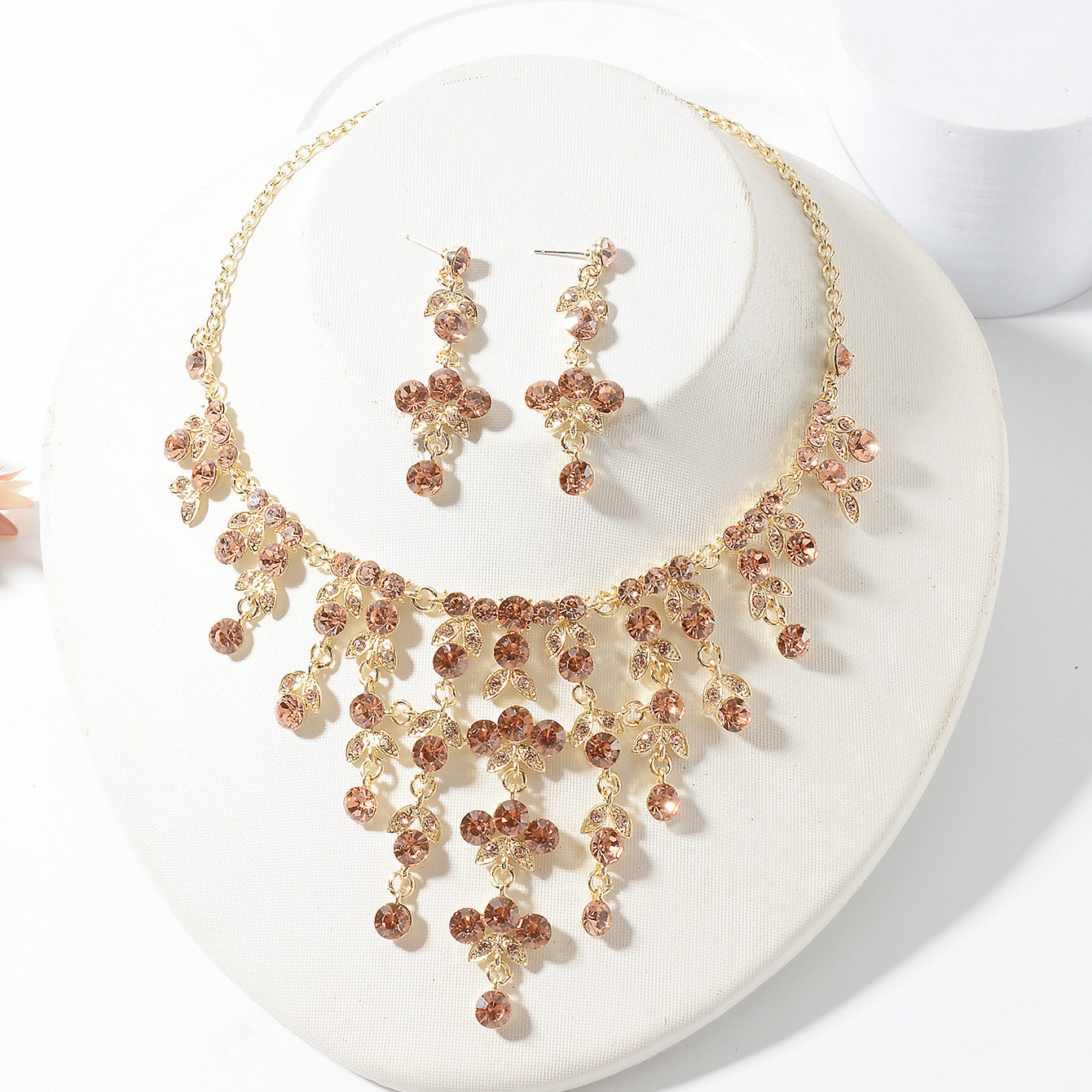 Elegante set collana e orecchini con placcatura floreale in lega e catena per donna
