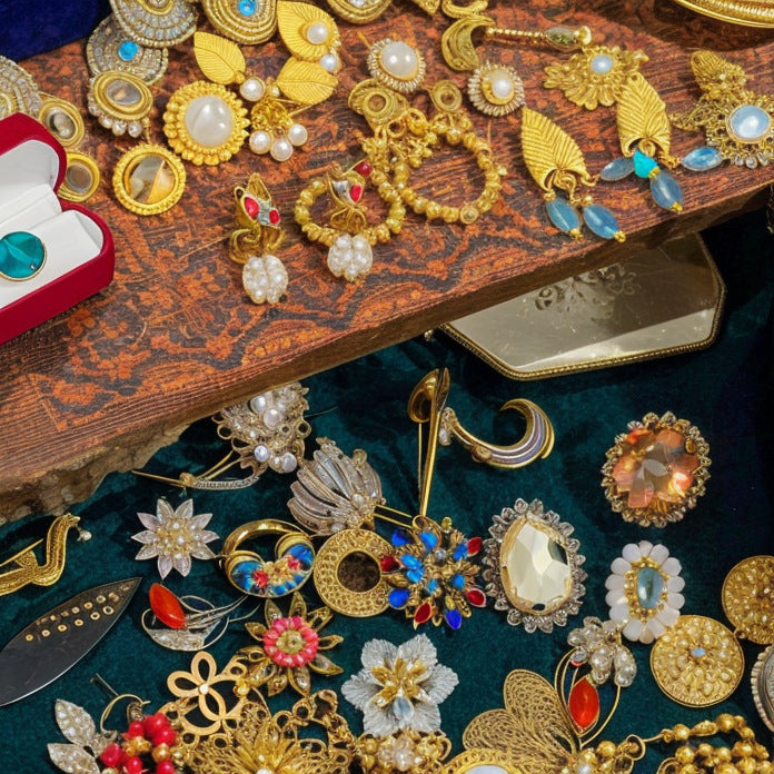 Orecchini a perno geometrici vintage in lega con intarsio di strass per donna