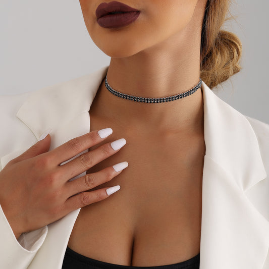 Collana girocollo da donna minimalista geometrica in strass neri con catena in metallo placcato