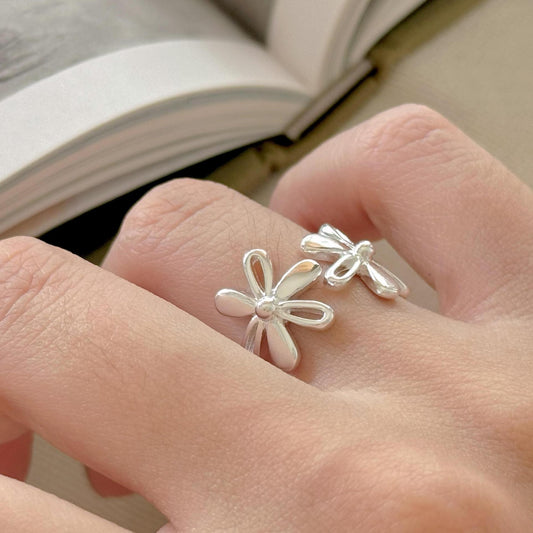 Anello Aperto a Margherita Minimalista in Argento Sterling 925 da Donna con Profilo Geometrico e Stile Fresco e Dolce