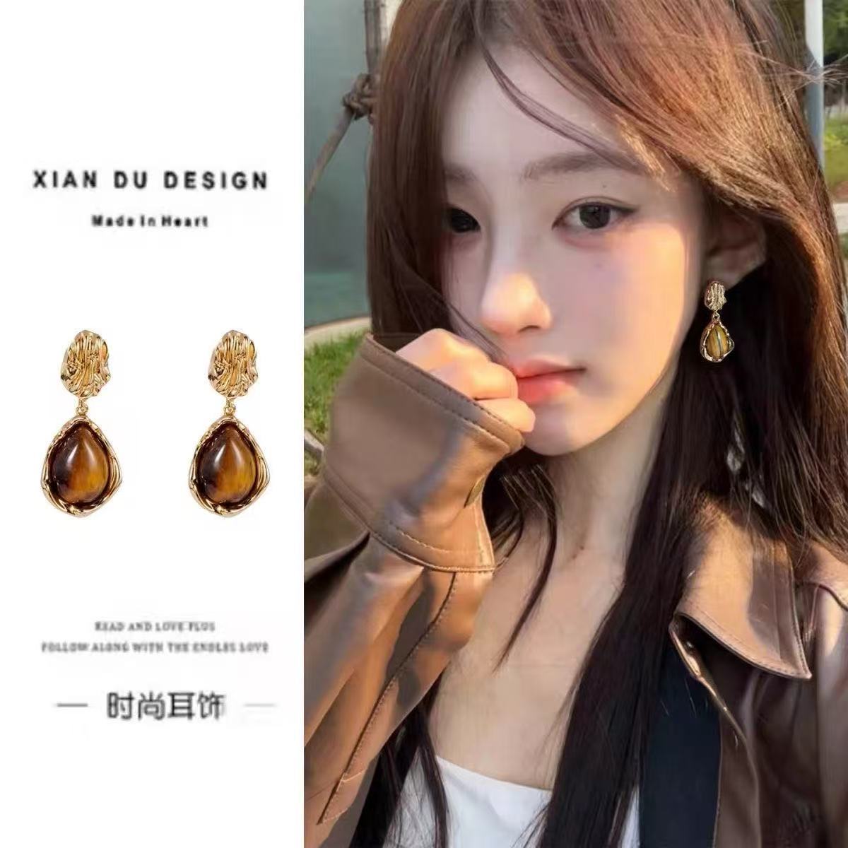 Pendientes de tuerca retro de ojo de tigre geométricos con baño de rodio para mujer, joyería de uso diario minimalista de lujo