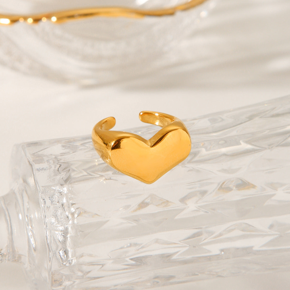Anello da donna in acciaio inossidabile a forma di cuore, placcato oro, design geometrico a fascia aperta