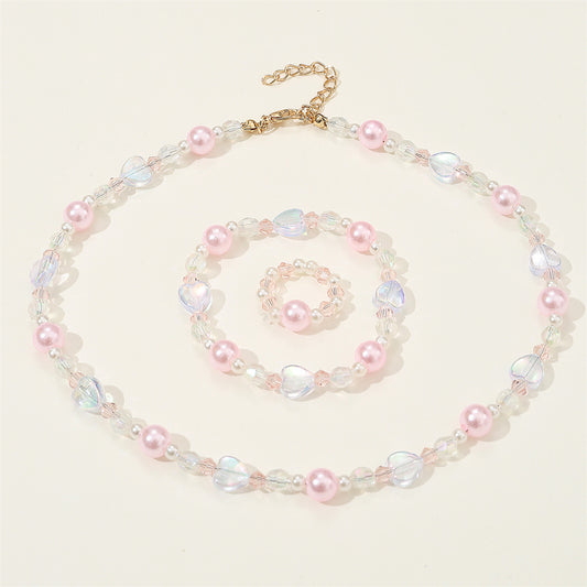 Set di collana minimalista in resina a forma di cuore e perline di vetro per ragazze con catena di perle rotonde