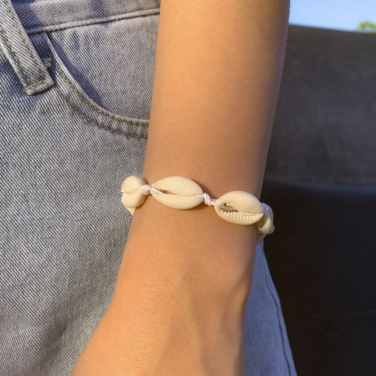 Braccialetto regolabile minimalista con ciondolo a conchiglia per donna, design geometrico e finitura artigianale