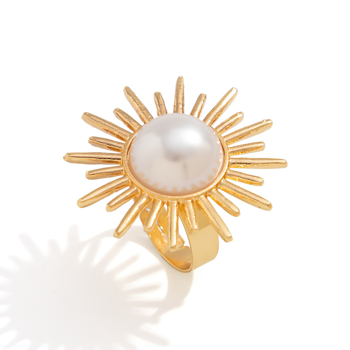 Anello aperto geometrico irregolare da donna con intarsio in perle imitate e finitura placcata
