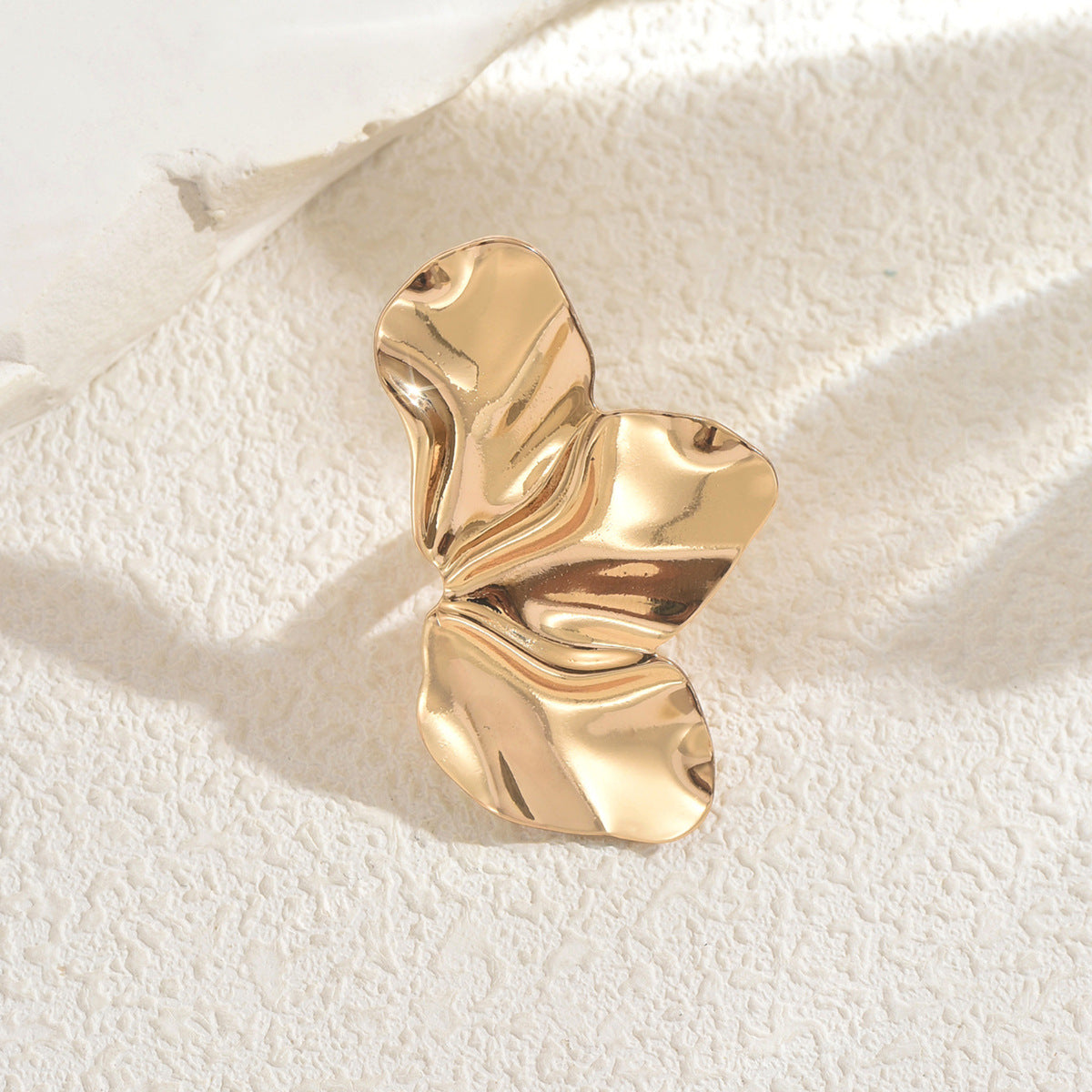 Minimalist Geometric Flower Ring for Women in Gold-Plated Zinc Alloy with Open Adjustable Band