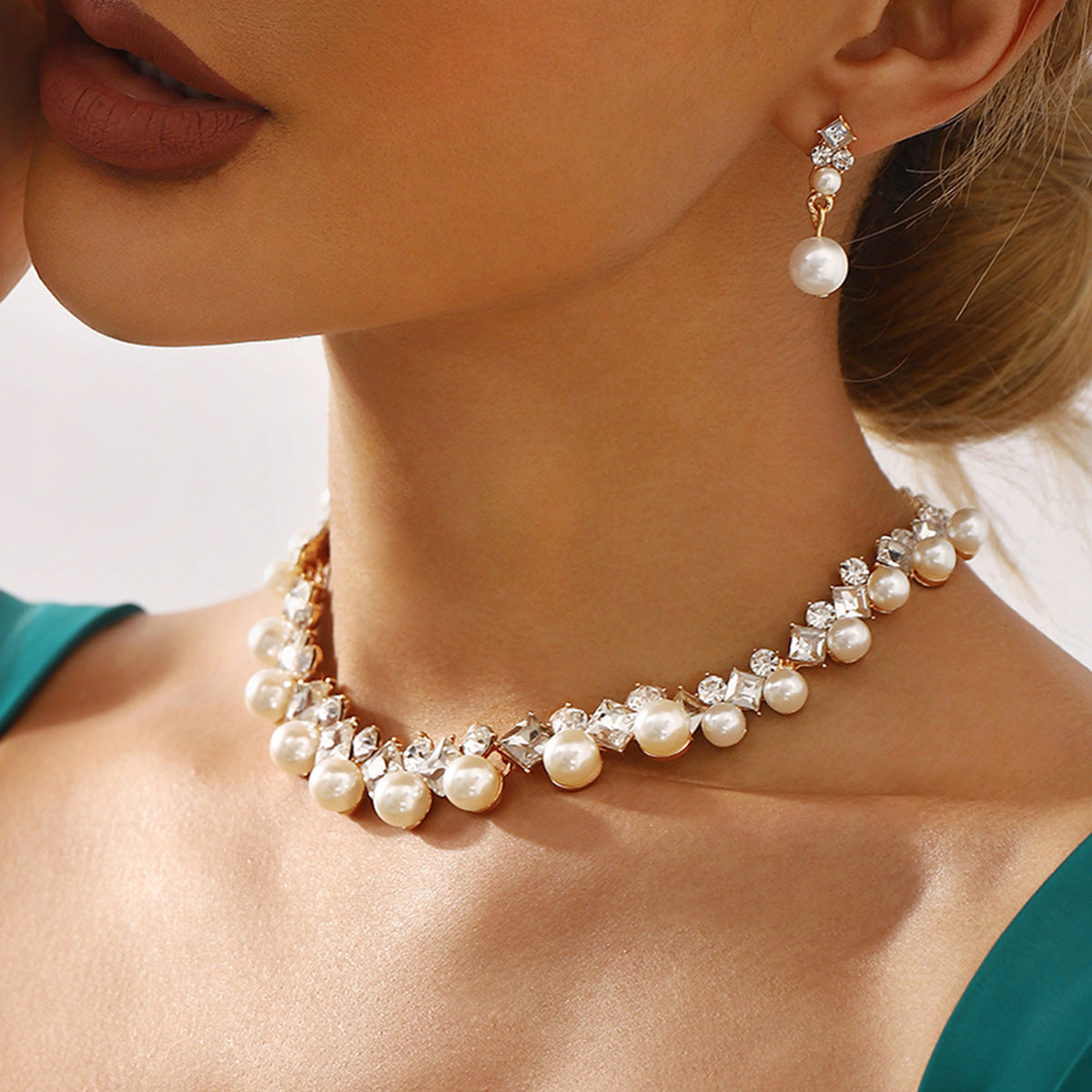 Elegante Conjunto de Collar y Pendientes Barrocos de Aleación con Perlas Simuladas y Detalles de Cristal para Mujer
