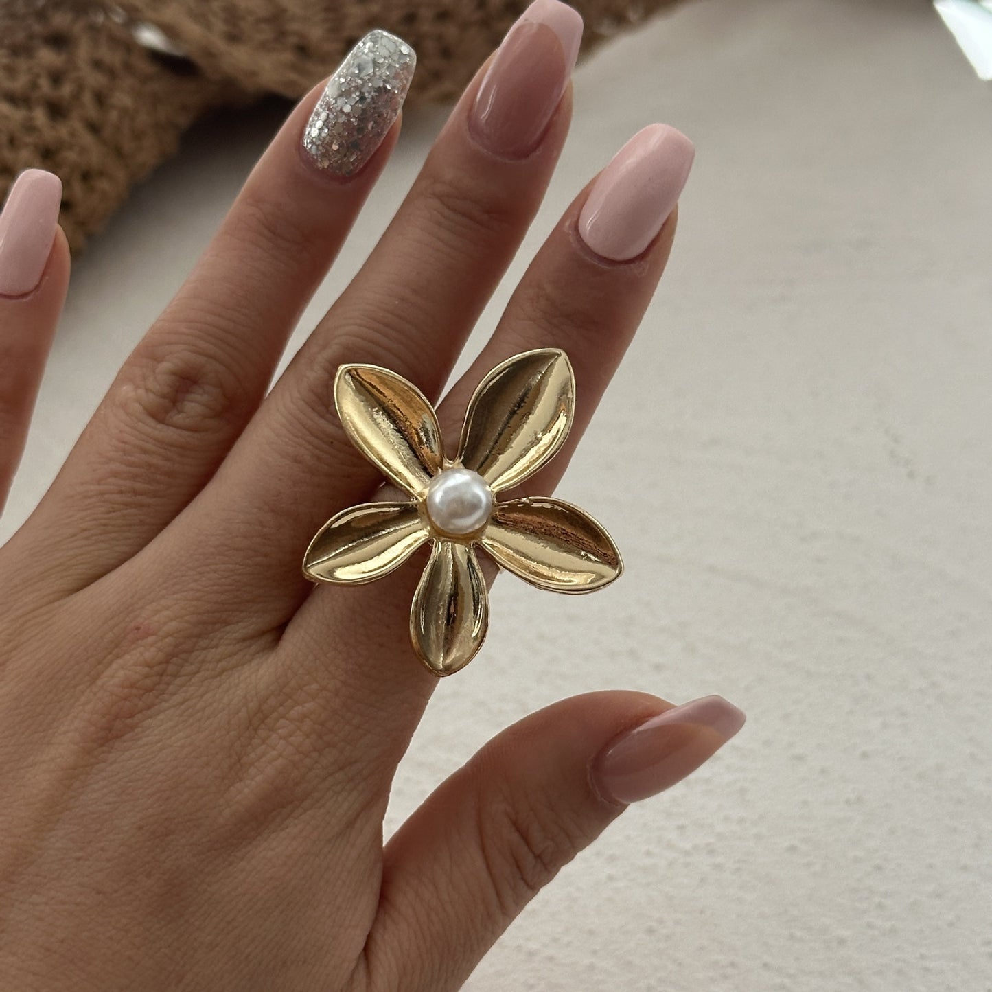 Minimalist Round Resin Plated Cuff Bracelet with Floral Pattern