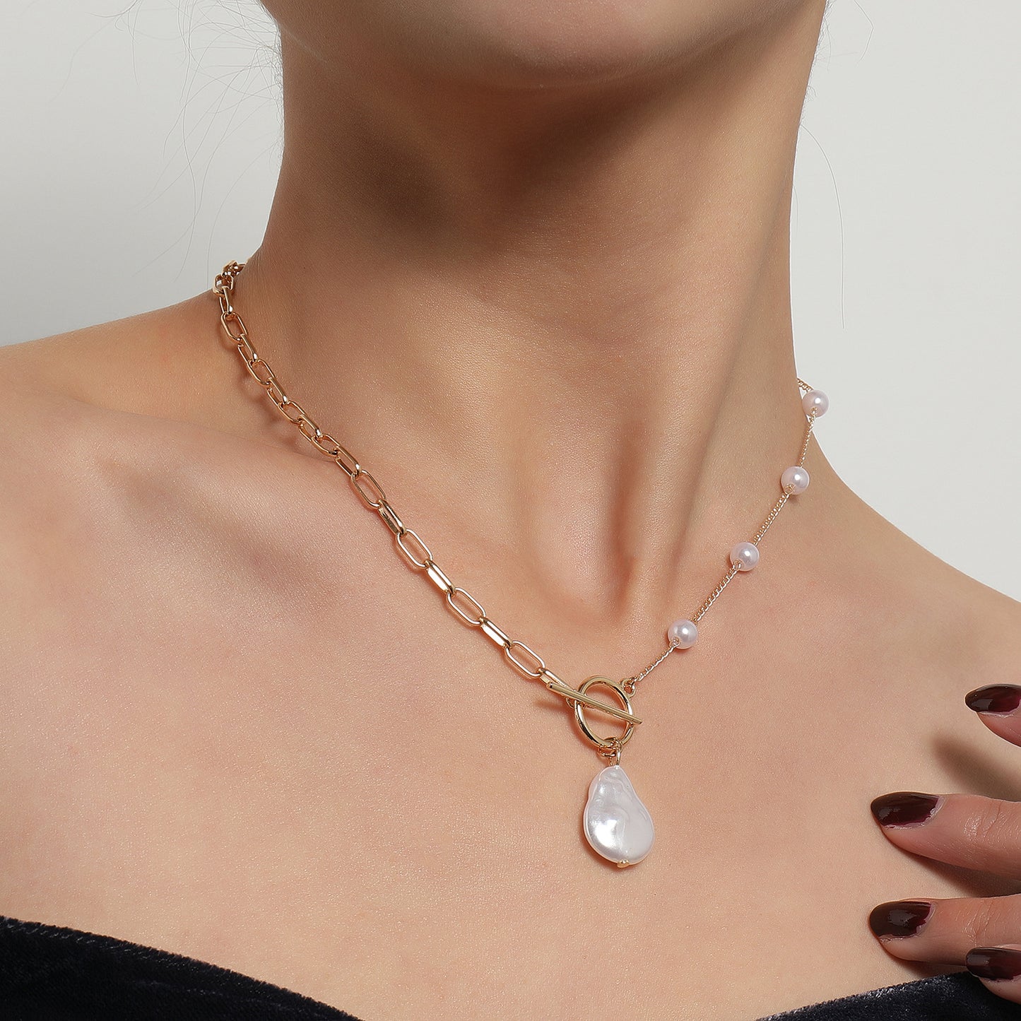 Gourd-Shaped Flat Pearl Pendant Necklace with Asymmetrical Design Alloy Link Chain for Women