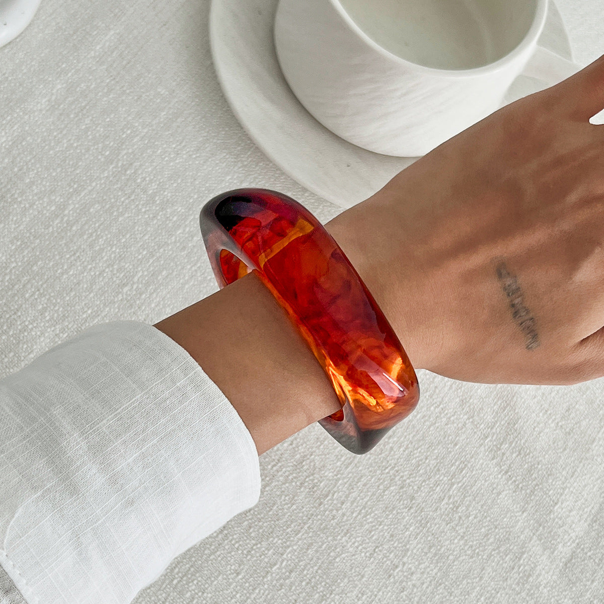 Pulsera Geométrica Atrevida de Aleación con Facetas para Mujer con Acabado Chapado Diseño Apilable Irregular