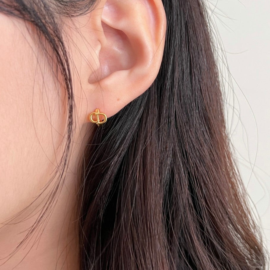 Minimalist Star-Shaped S925 Sterling Silver Hoop Earrings with Letter Detail