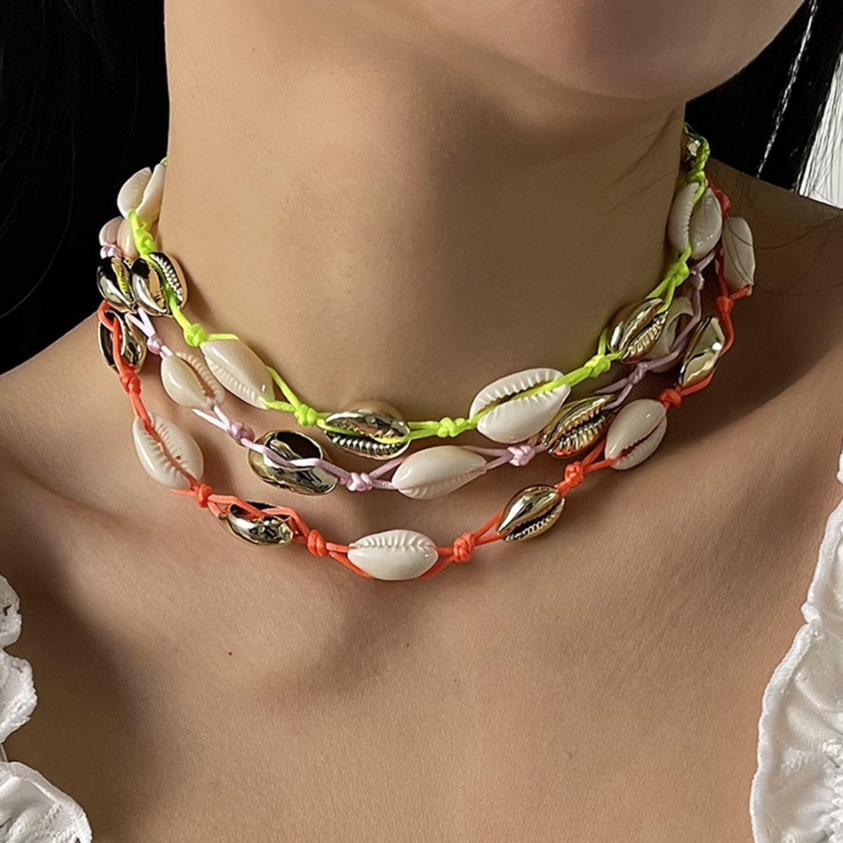 Collar con colgante de concha geométrica estilo bohemio con cadena de aleación y cuerda trenzada para mujer, accesorio para fiesta casual de verano en la playa