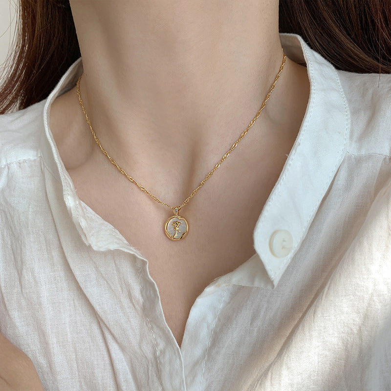 Elegant Floral Abalone-Inspired Pendant Necklace for Women in Alloy with Plated Finish, Delicate Clavicle Chain for Everyday Wear