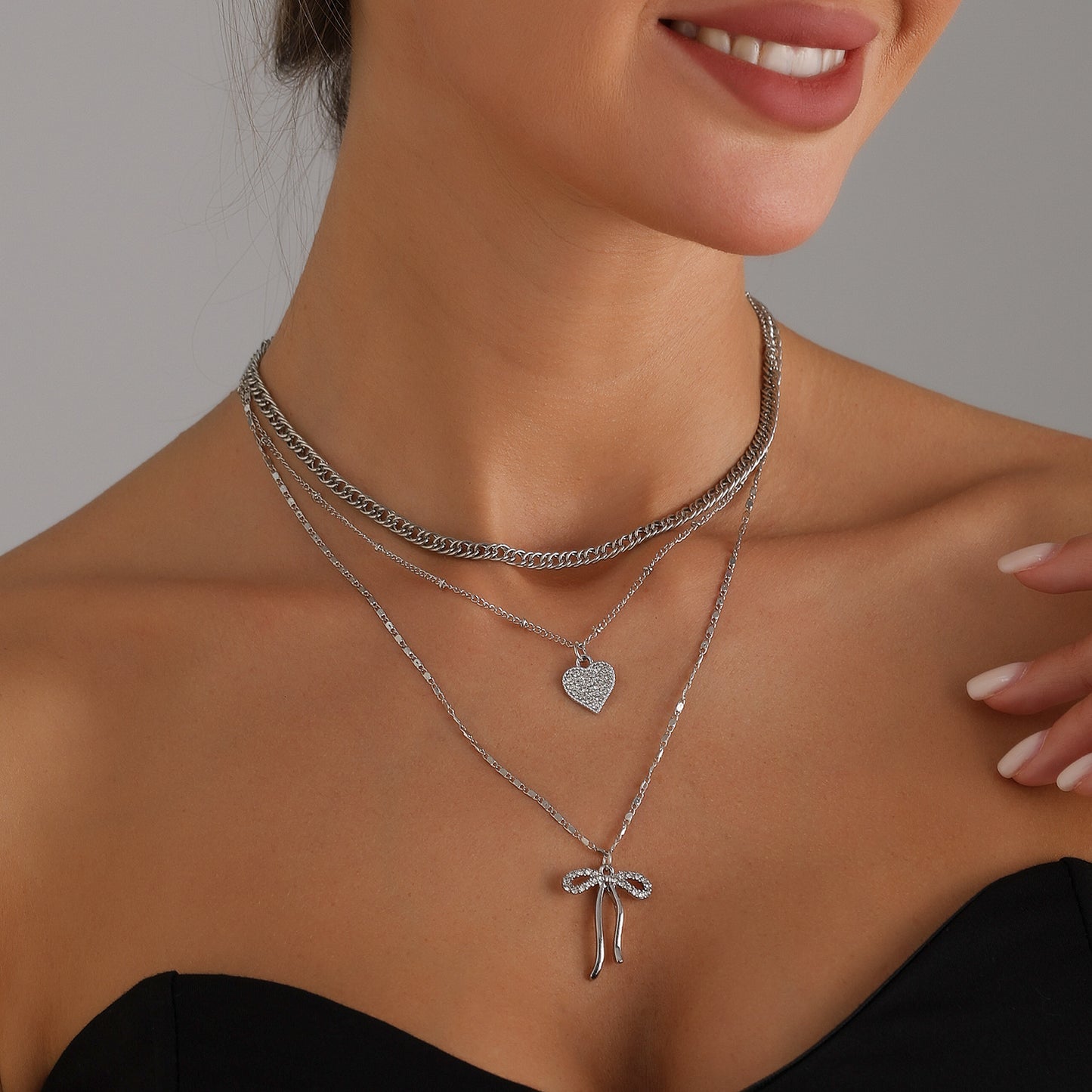 Fashionable Heart-Shaped Alloy Pendant Necklace for Women with Rhinestone Inlay and Plated Finish