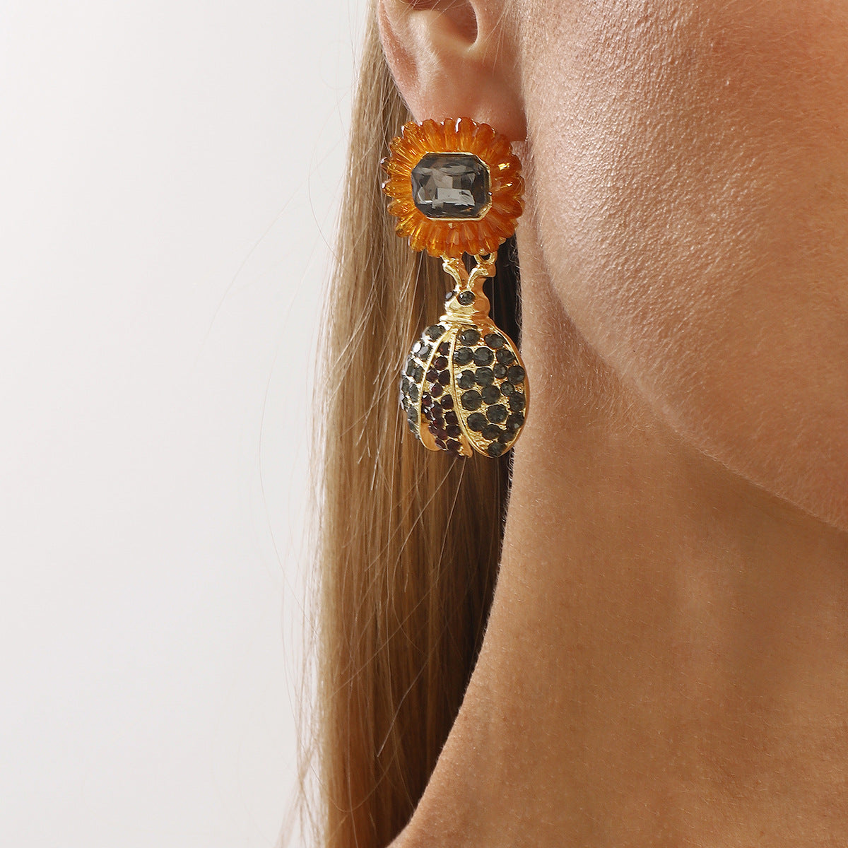Exaggerated Beetle-Shaped Zinc Alloy Earrings with Rhinestone Inlay for Women, Geometric Insect Design, Minimalist Chic Style
