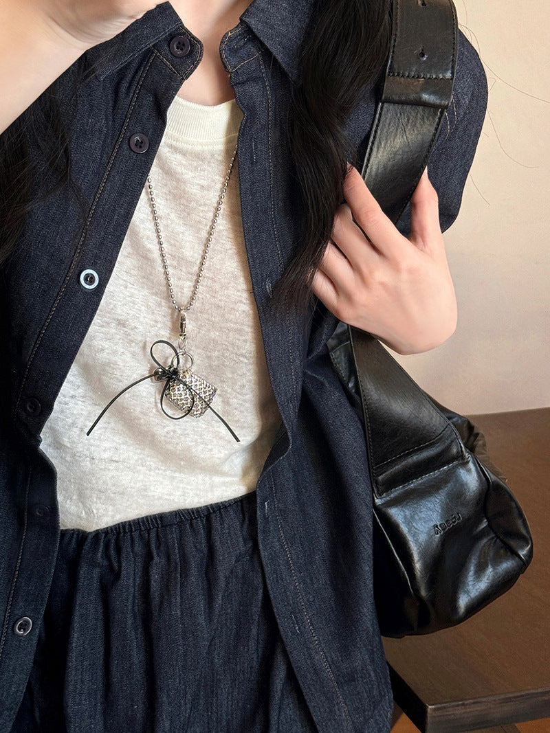 Collana con Pendente Geometrico Minimalista da Donna in Lega con Finitura Elettroplaccata — Catena Leggera per Maglione, Accessorio di Lusso Versatile