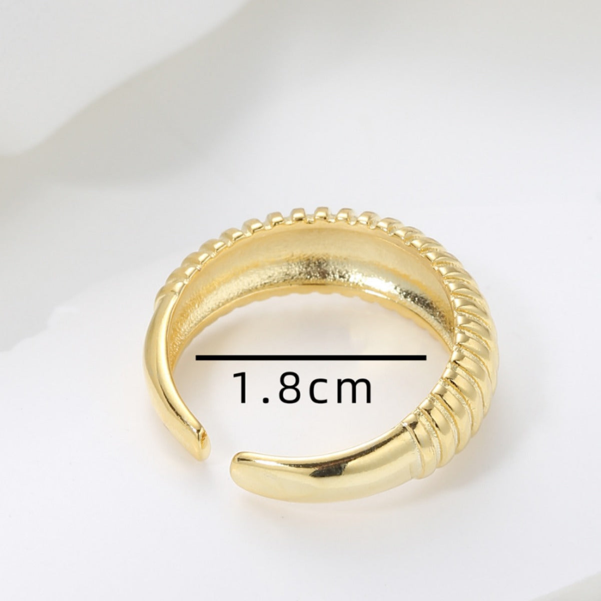 Anillo de Aleación Minimalista en Forma de Ola con Acabado Chapado y Banda Abierta Ajustable para Mujer