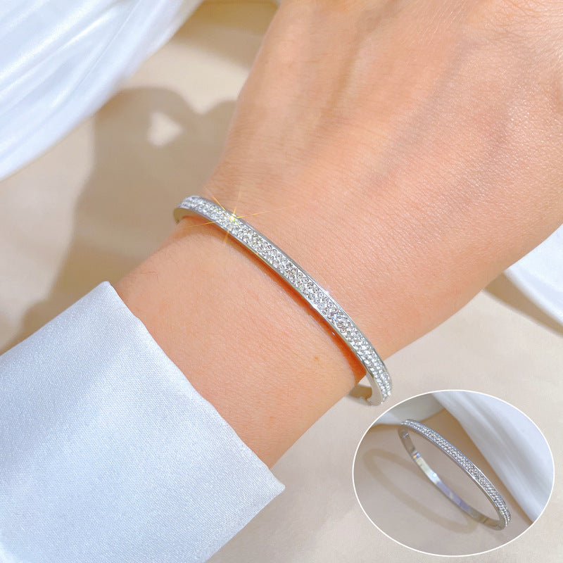 Bracciale Minimalista di Lusso in Acciaio al Titanio con Intarsi di Strass Completi, Design Ispirato al Vintage, per Donne
