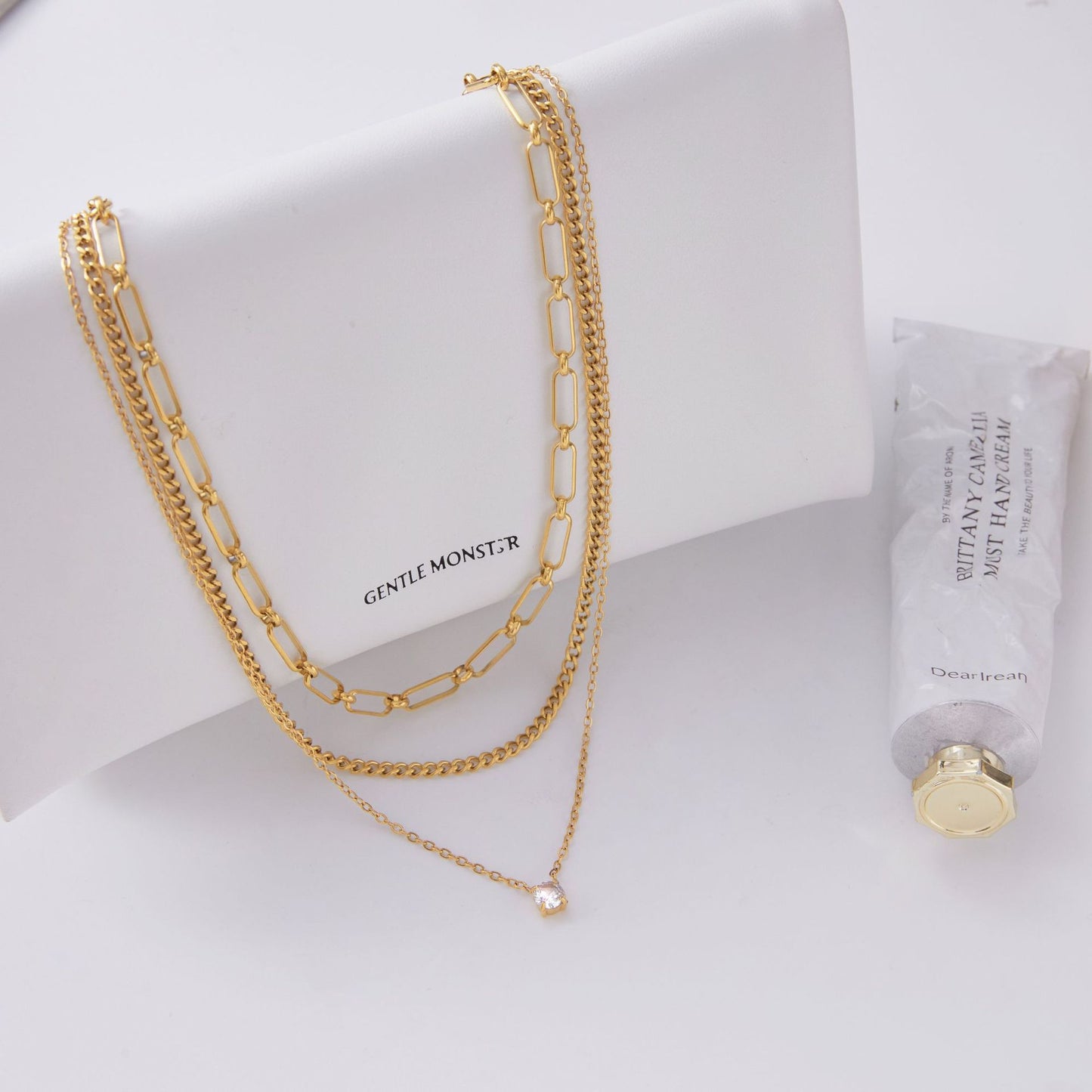 Collar Minimalista Geométrico en Acero de Titanio Laminado en Capas para Mujer con Cadena de Acero Inoxidable