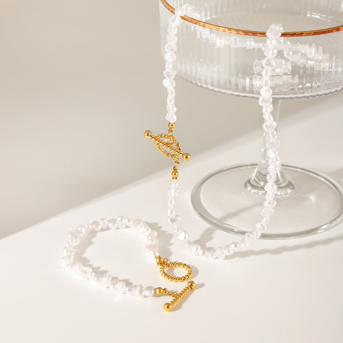 Ins Style 18K Gold Plated Geometric Stainless Steel Pearl Necklace with OT Clasp for Women