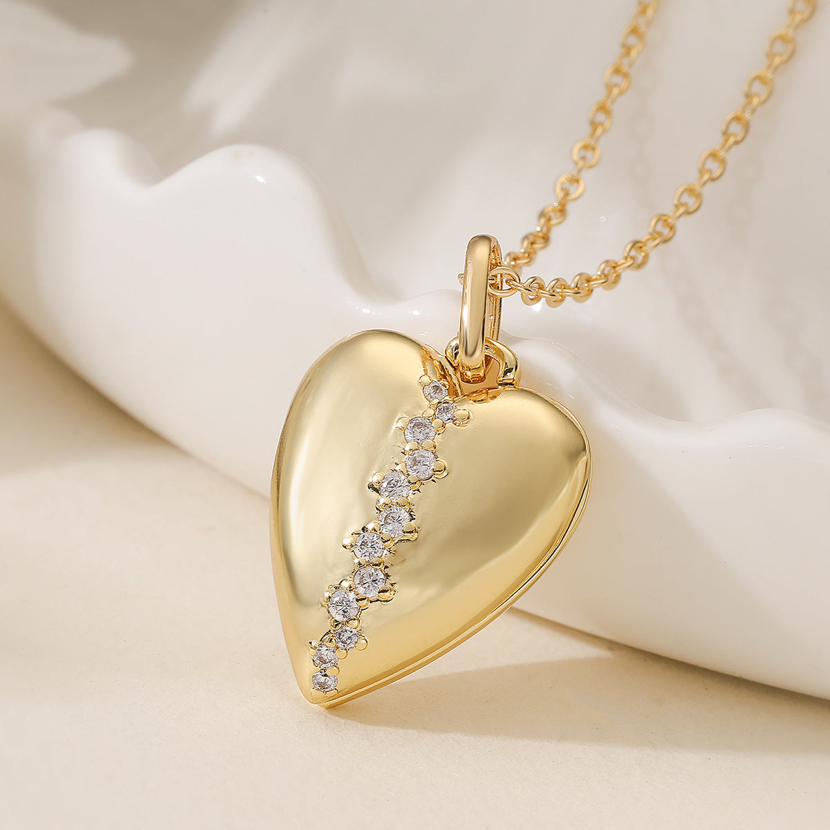 Vintage Minimalist Heart Geometric Brass Gold Plated Cubic Zirconia Photo Locket Pendant Necklace
