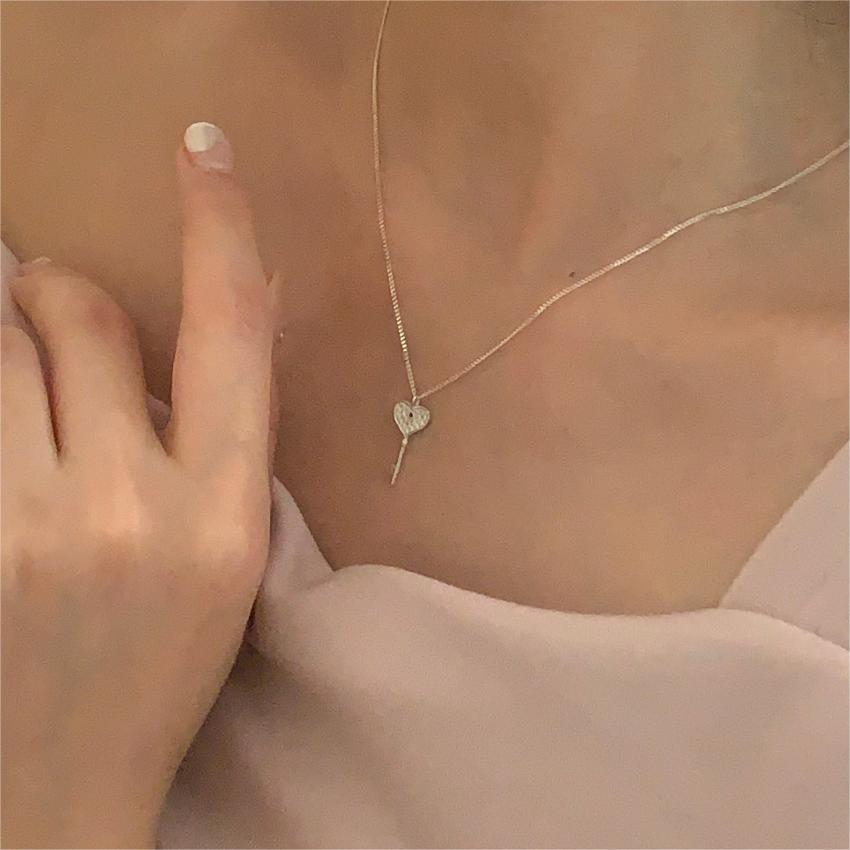 Minimalist Cold-Tone Heart-Shaped Key Pendant Necklace in 925 Sterling Silver with Zircon Accents