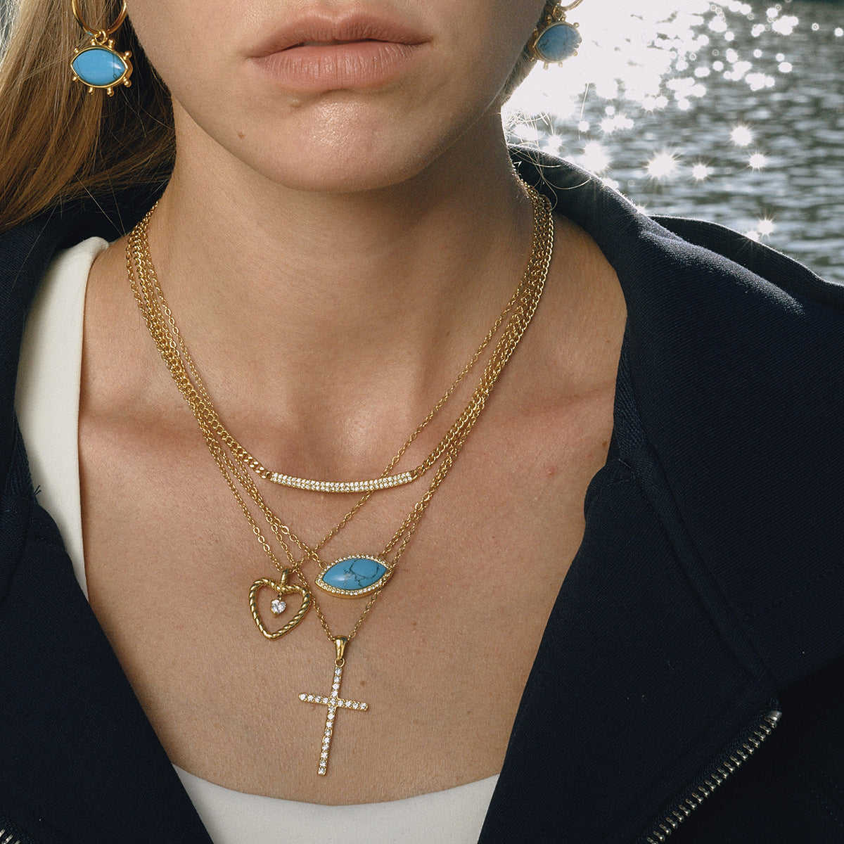 Collana Croce da Donna di Lusso in Acciaio al Titanio Placcato Oro 18K con Zirconi