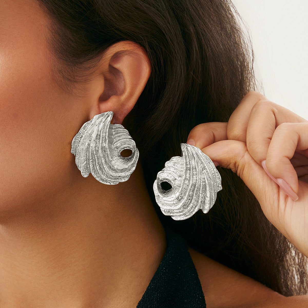 Orecchini a Cerchio Geometrici Irregolari a Forma Liquida da Donna in Lega con Finitura Galvanica Gioielli di Moda di Tendenza