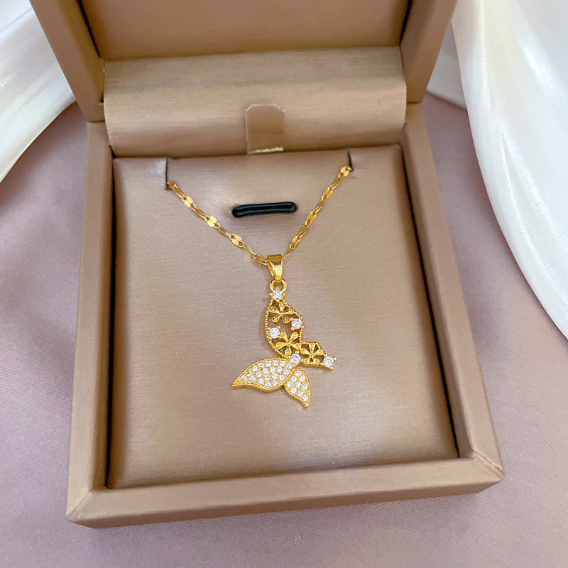 Collana con Pendente a Farfalla in Acciaio al Titanio di Lusso con Strass Micro-Incastonati, Delicata Catenina per Clavicola da Donna