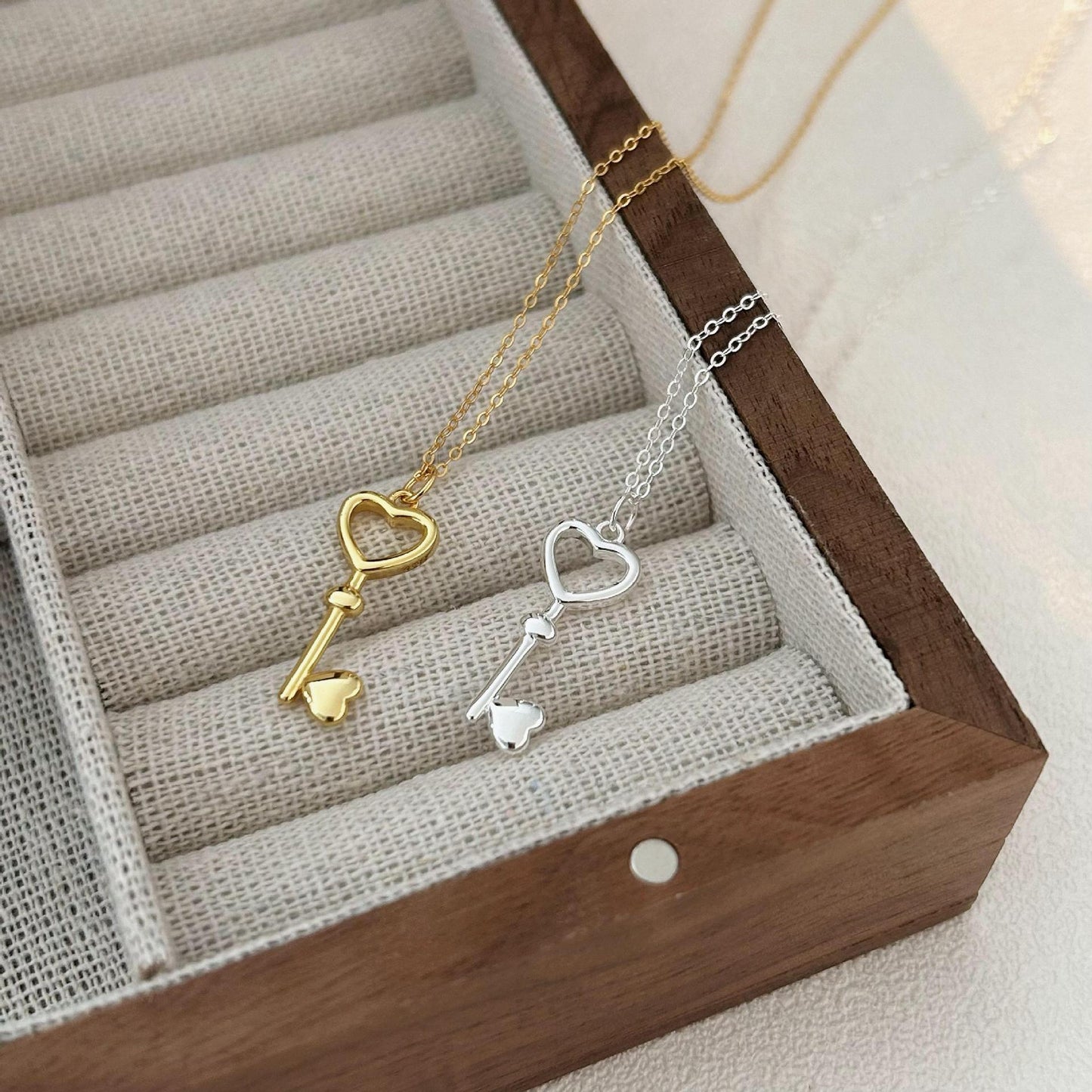 Minimalist Heart-Shaped 925 Sterling Silver Key Pendant Necklace with Plated Finish on Cross Chain