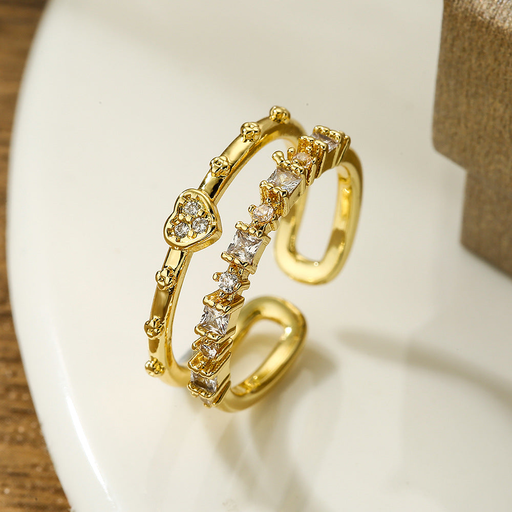 Anello aperto minimalista da donna con corona e cuore geometrico, realizzato in ottone con placcatura in oro vero e intarsio di zirconi