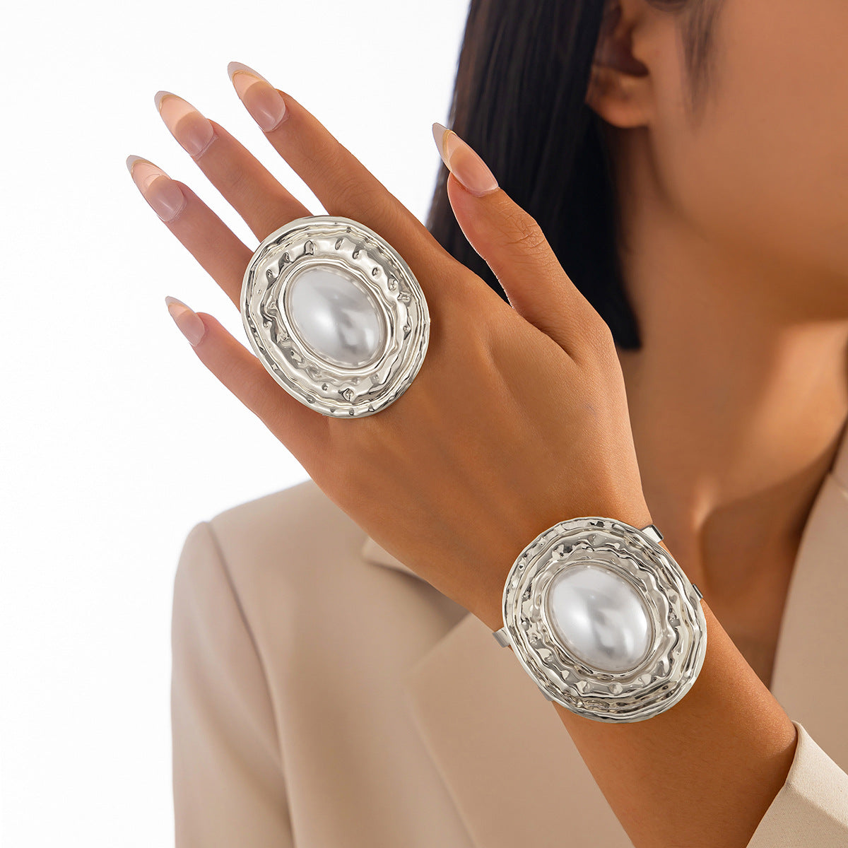 Luxury Elegant Oval Plated Alloy Bracelet Set with Pearl Inlay